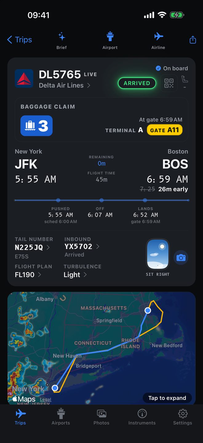 The same arrival screen in the night theme, belt 3 leading.